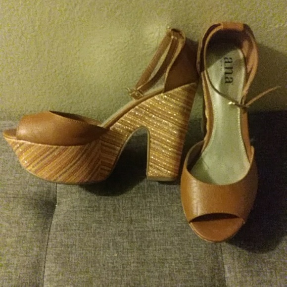 Shoes - Picture 6 of 8